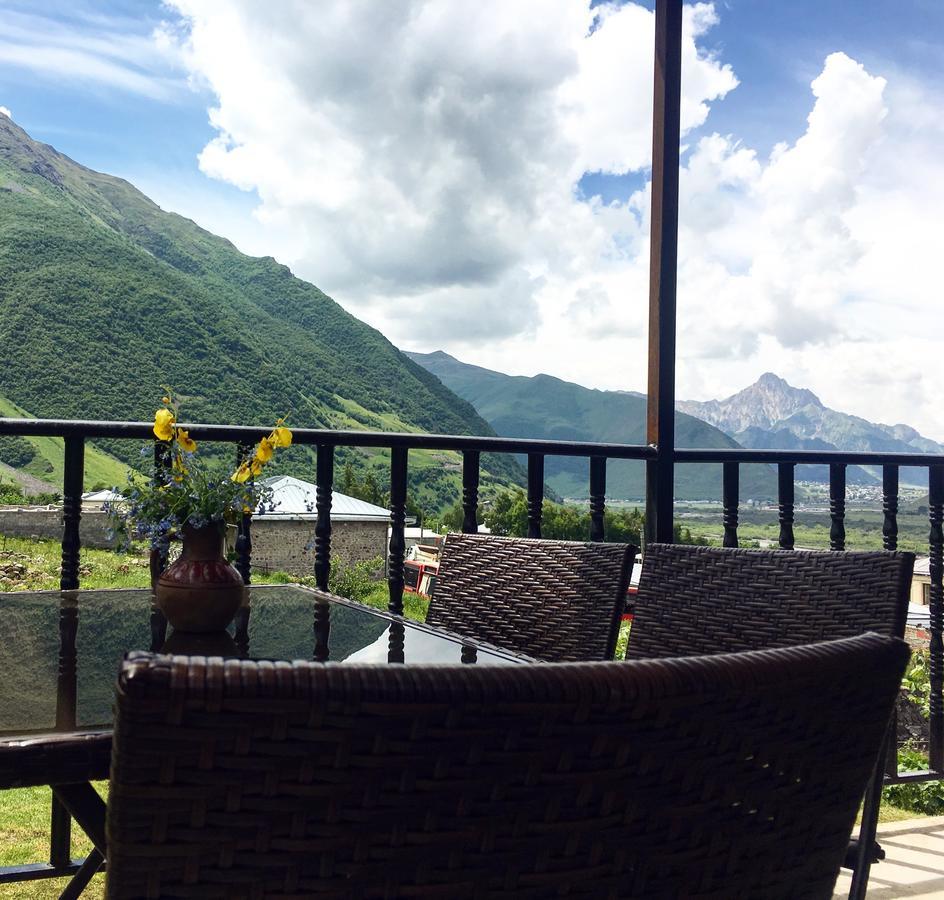 Hotel Cherry à Kazbegi Extérieur photo
